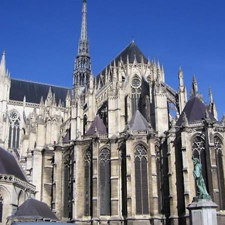 Super Studio Au Pied De La Cathedrale Apartment Amiens Bagian luar foto