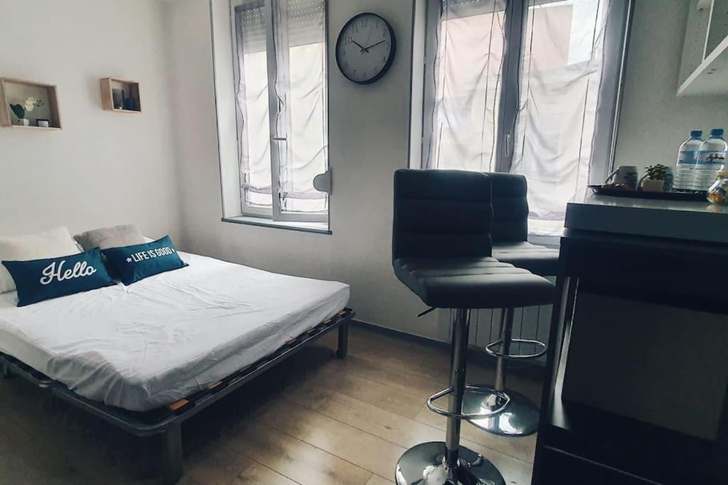 Super Studio Au Pied De La Cathedrale Apartment Amiens Bagian luar foto
