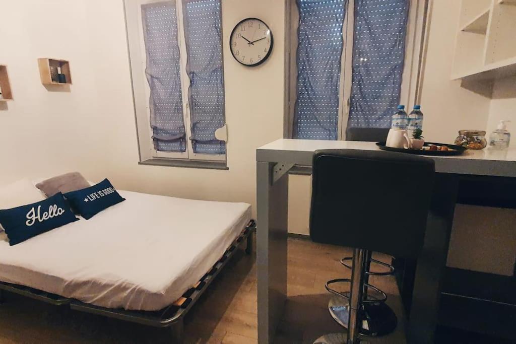 Super Studio Au Pied De La Cathedrale Apartment Amiens Bagian luar foto